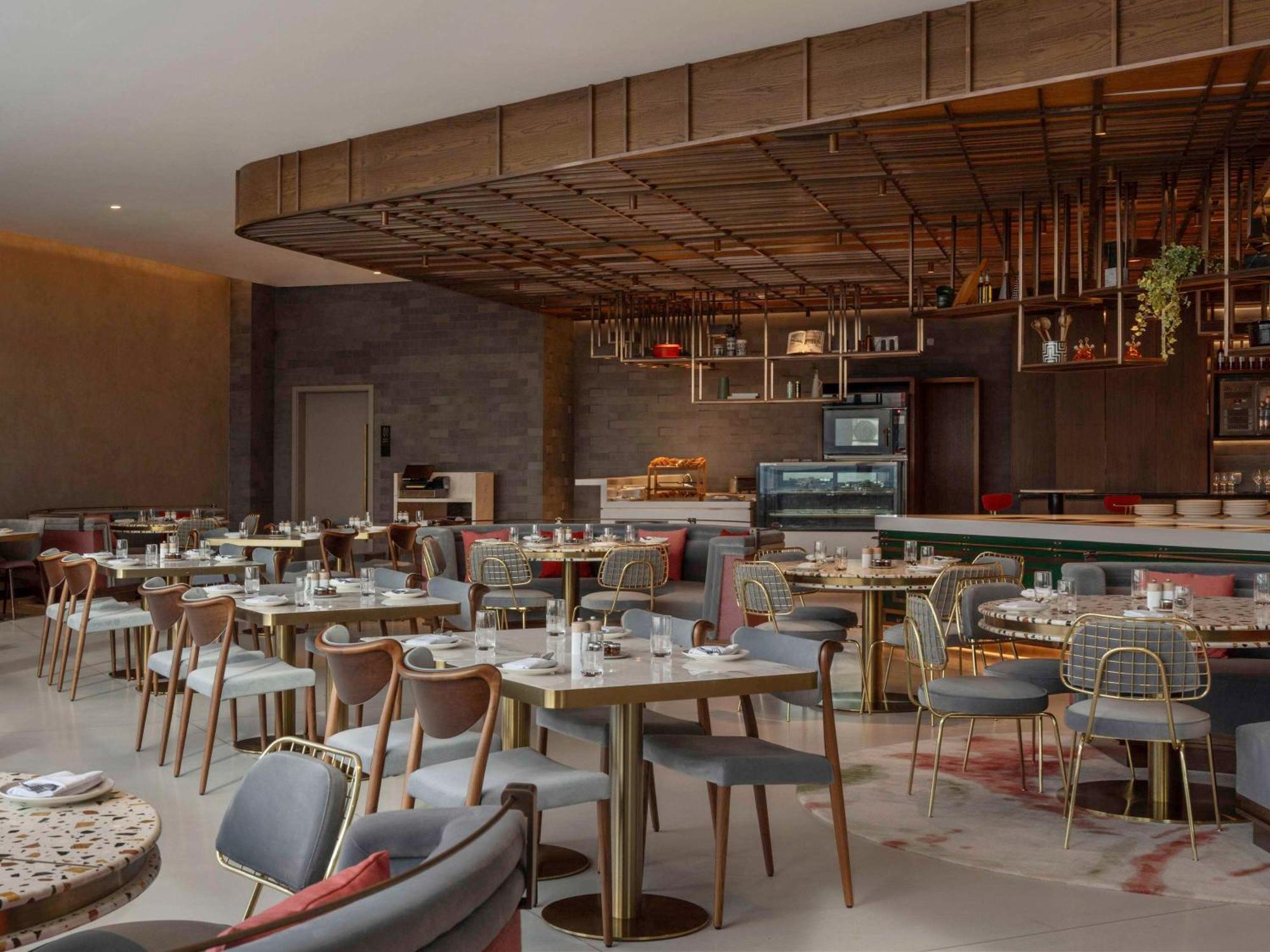 ホテル So/ Uptown ドバイ エクステリア 写真 The restaurant's interior