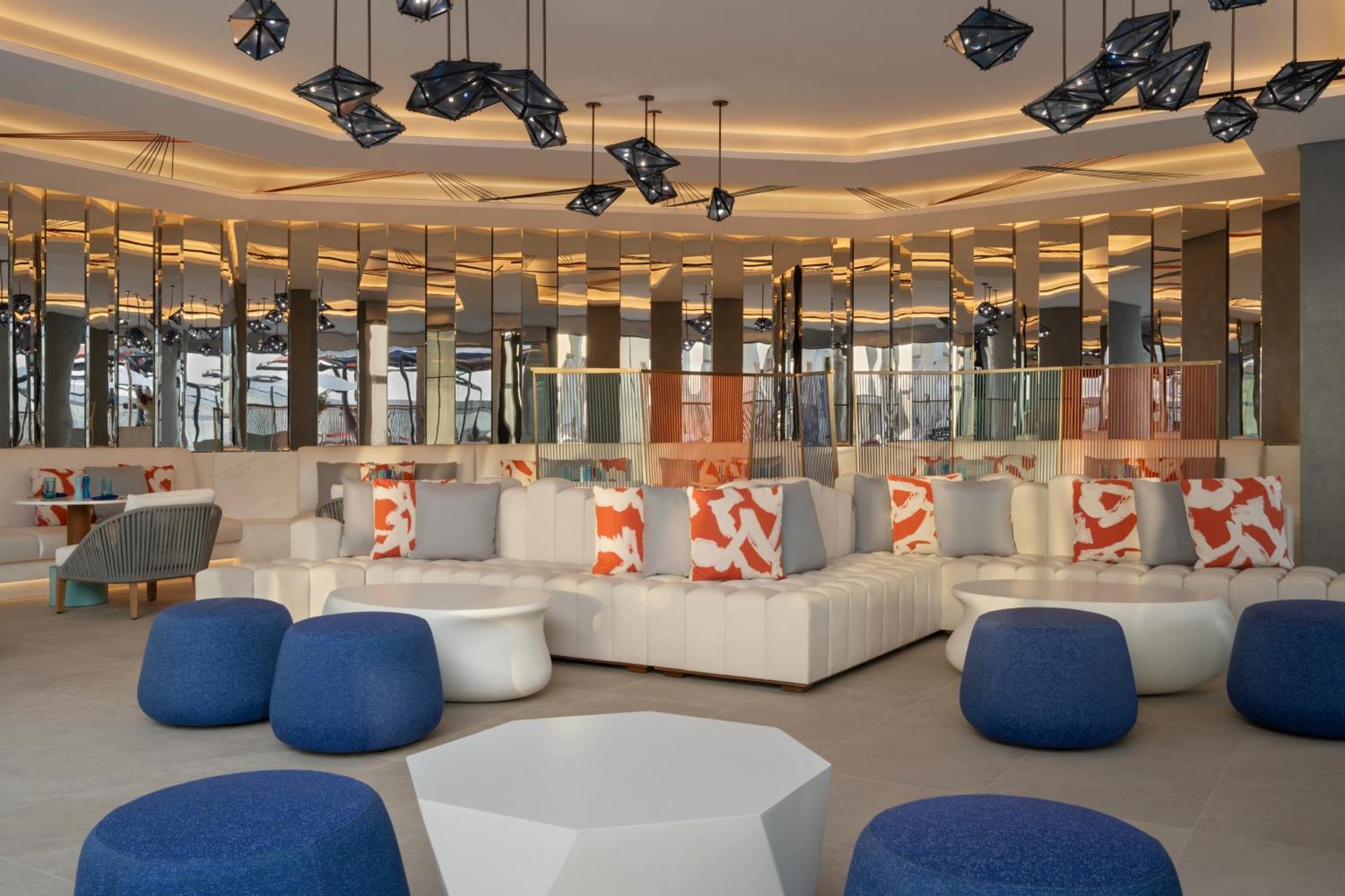 ホテル So/ Uptown ドバイ エクステリア 写真 The lounge at the airport